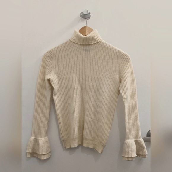BOUTIQUE MOSCHINO 100% wool cream turtleneck with ruffled sleeve, sz US 8 - Picture 1 of 5